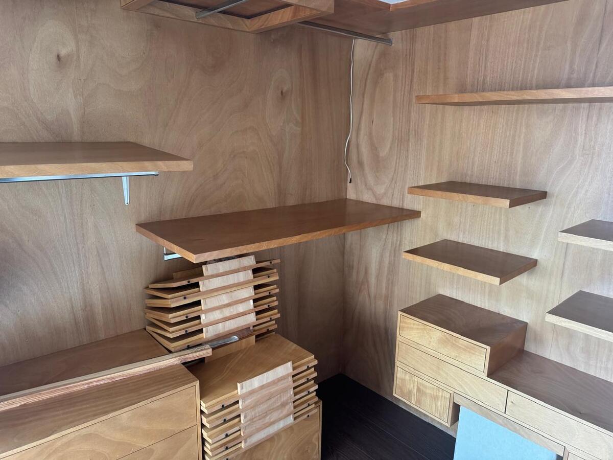 32 de 42: Vestidor del estudio