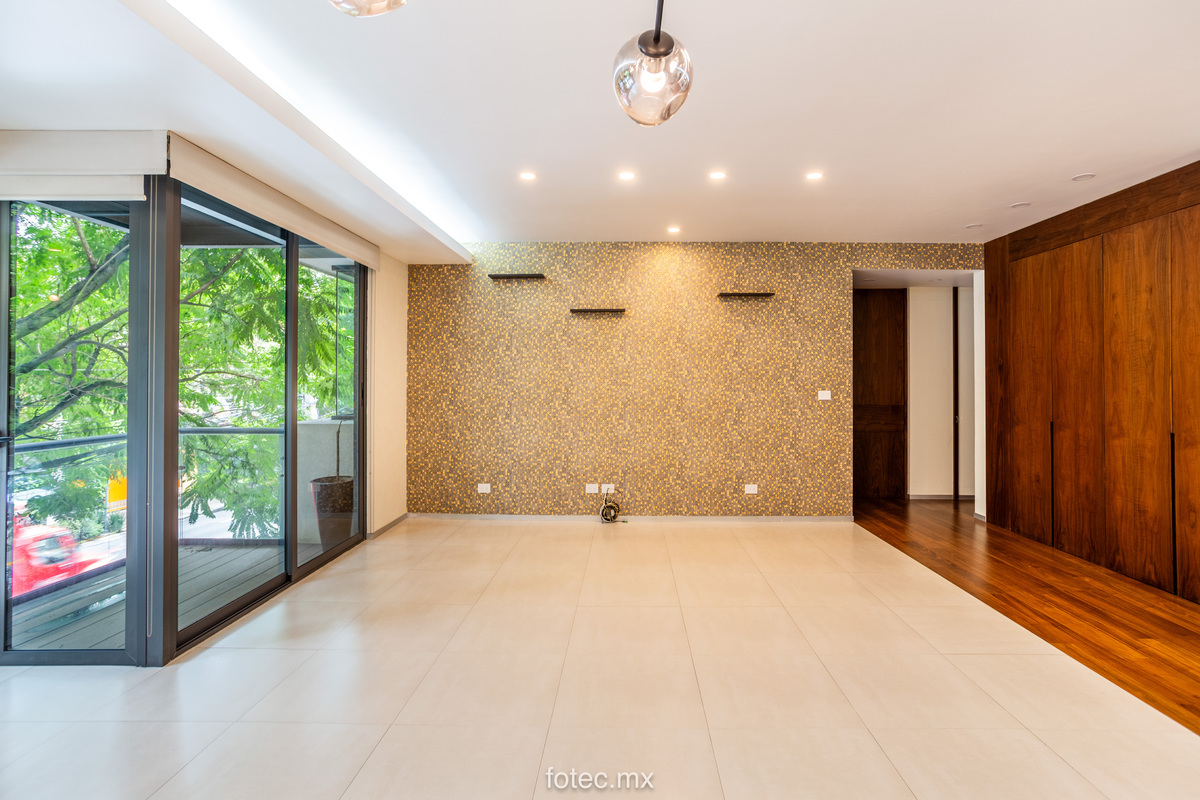 3 of 16: Sala-Comedor