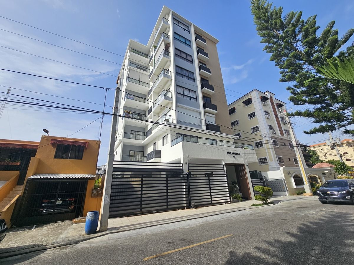 1 de 12: Parte Frontal del Edificio