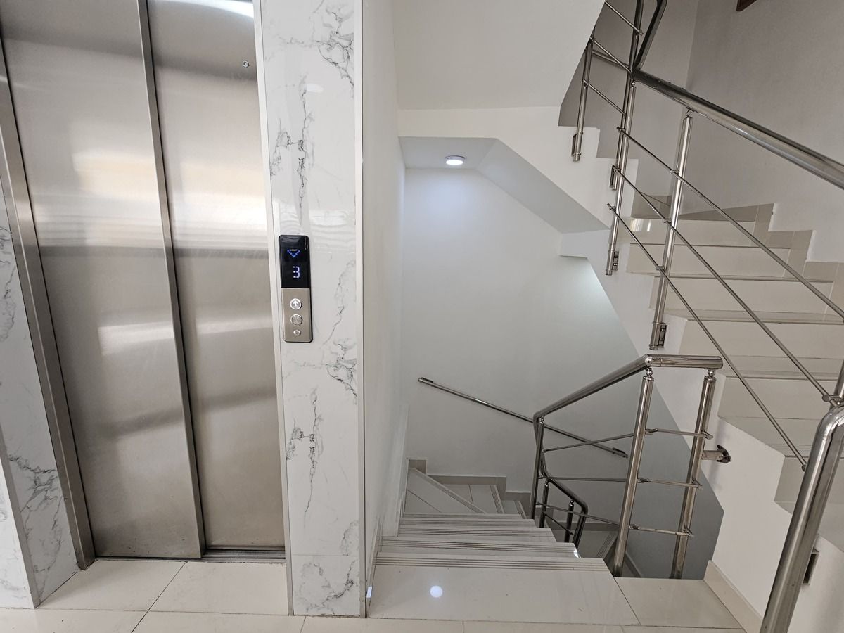 2 de 12: Ascensor