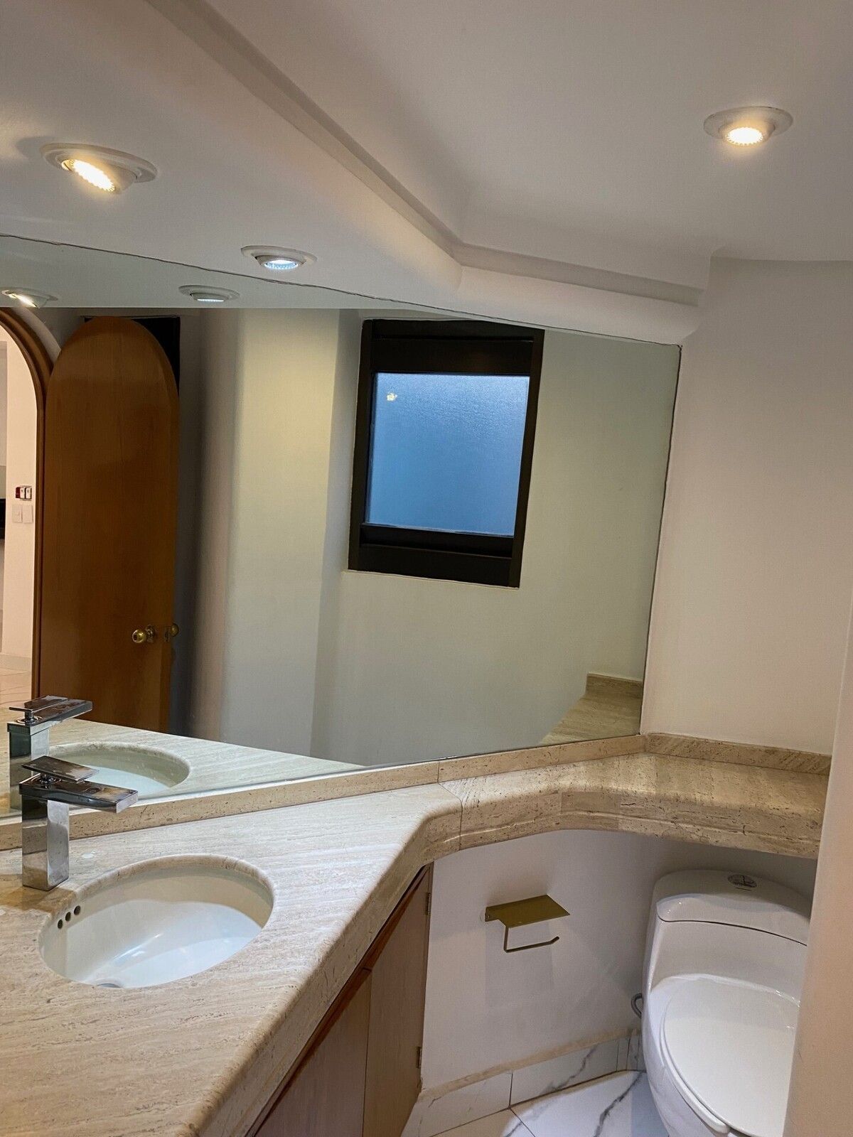 9 de 50: Baño de visitas