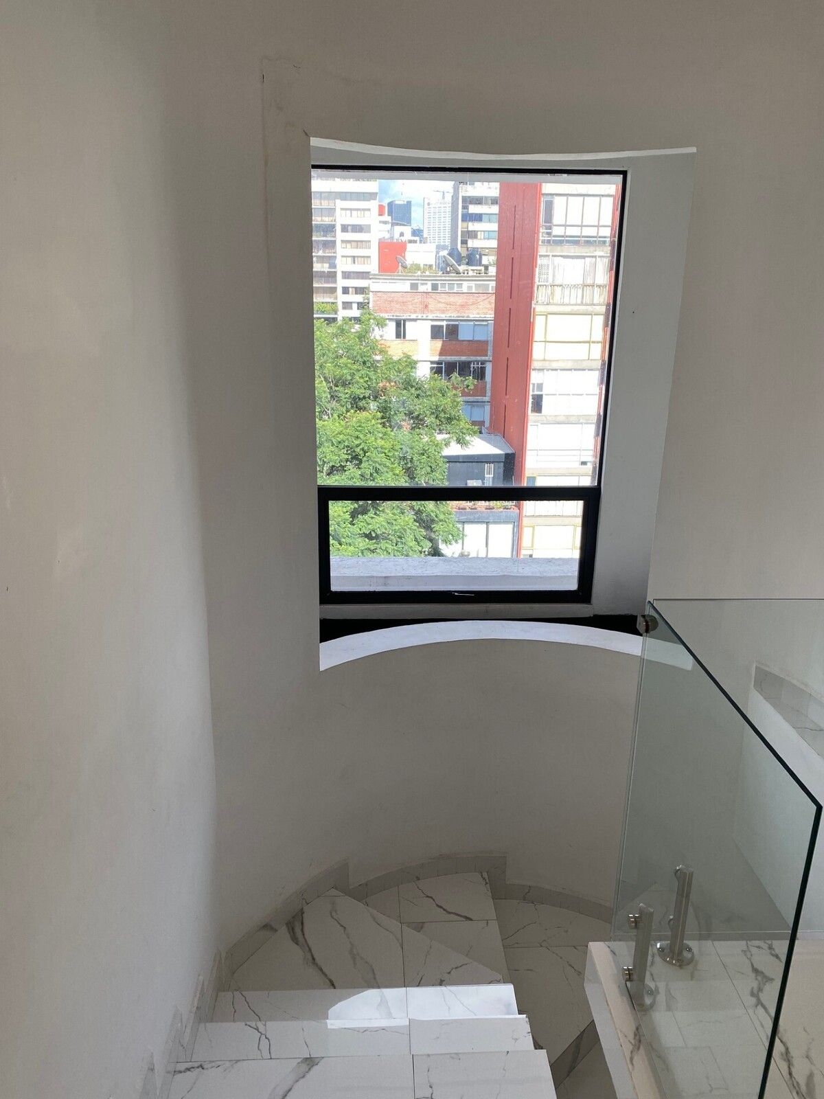 19 de 50: Ventanales entre pisos