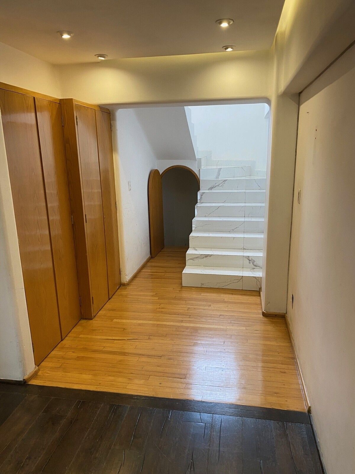 22 de 50: Entrada al family room