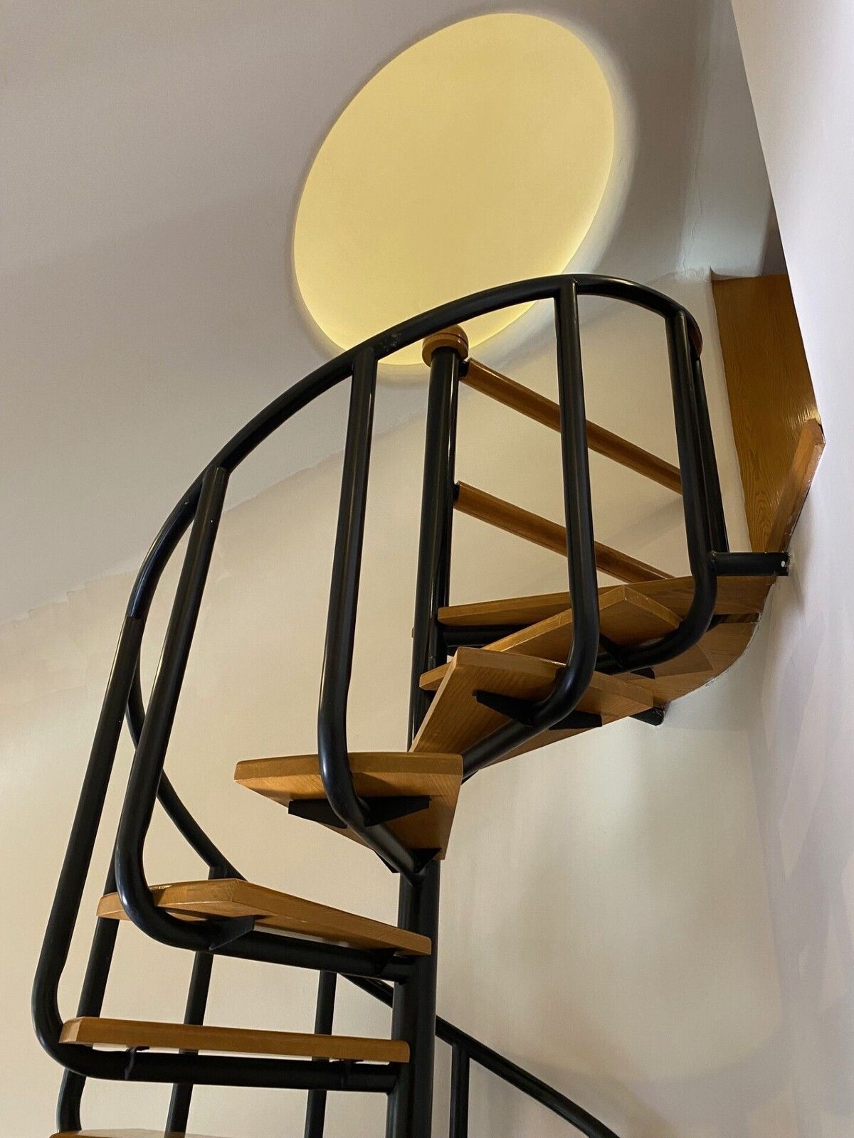 32 de 50: Escaleras hacia el vestidor
