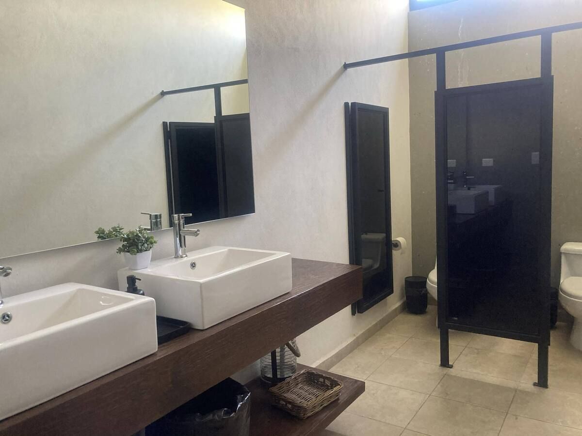12 of 22: WC amenidades