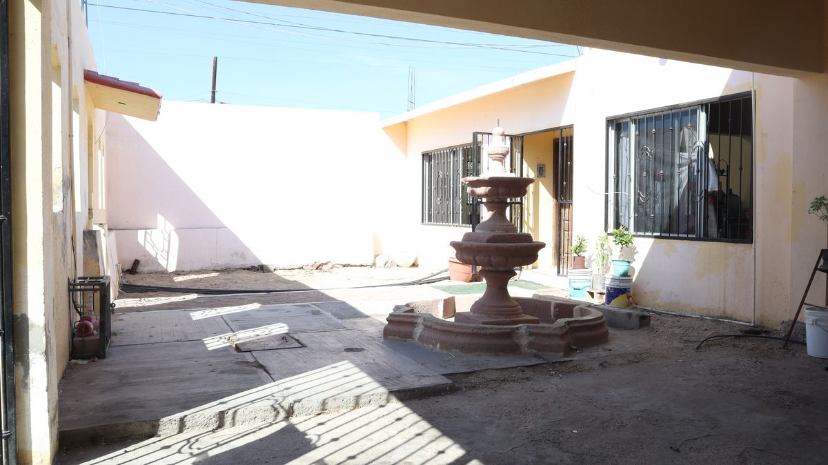 4 de 11: Patio frontal
