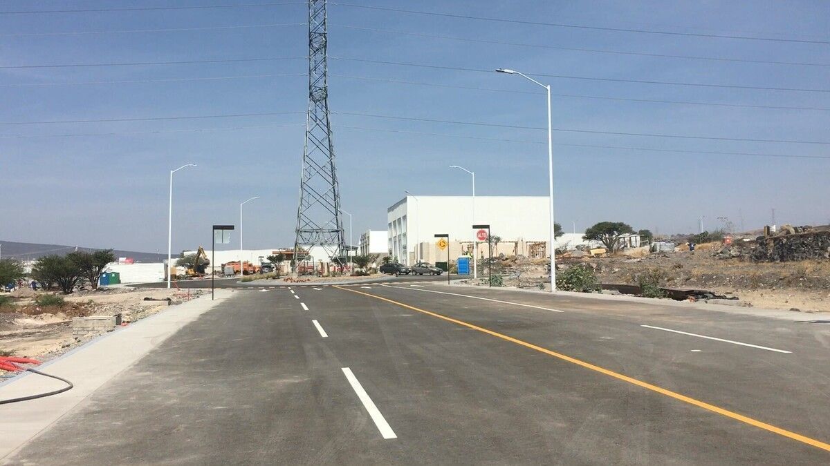 5 of 12: Avenida principal