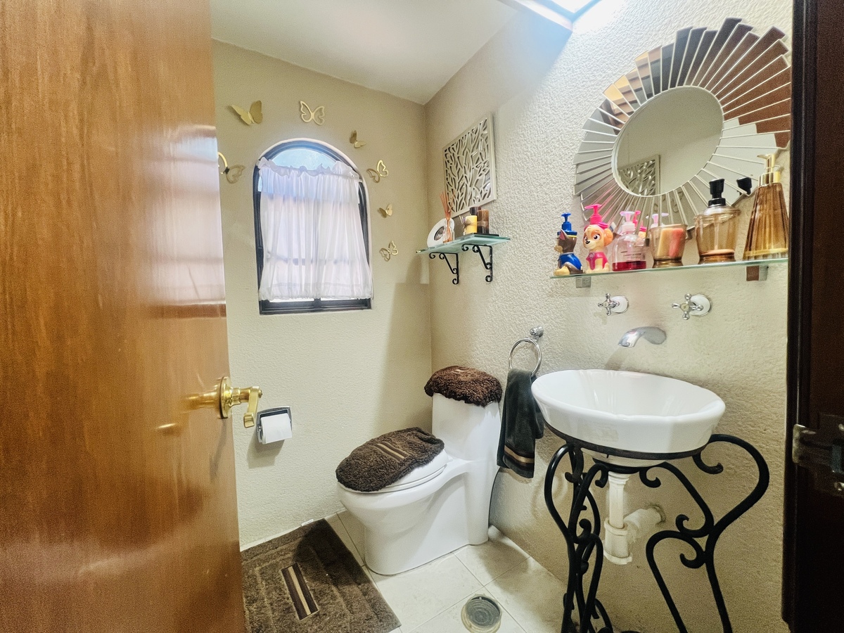 8 de 27: baño de visitas