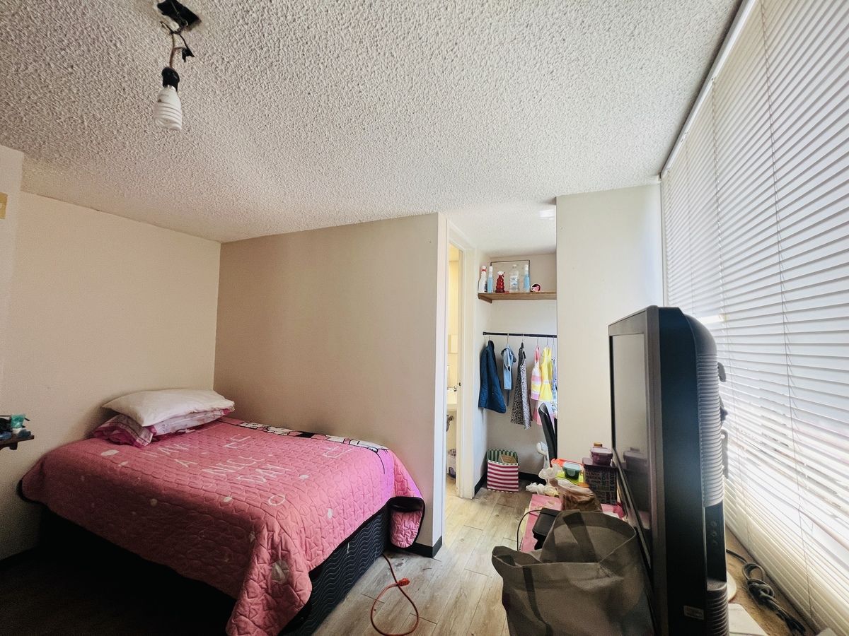 25 of 27: Cuarto de servicio