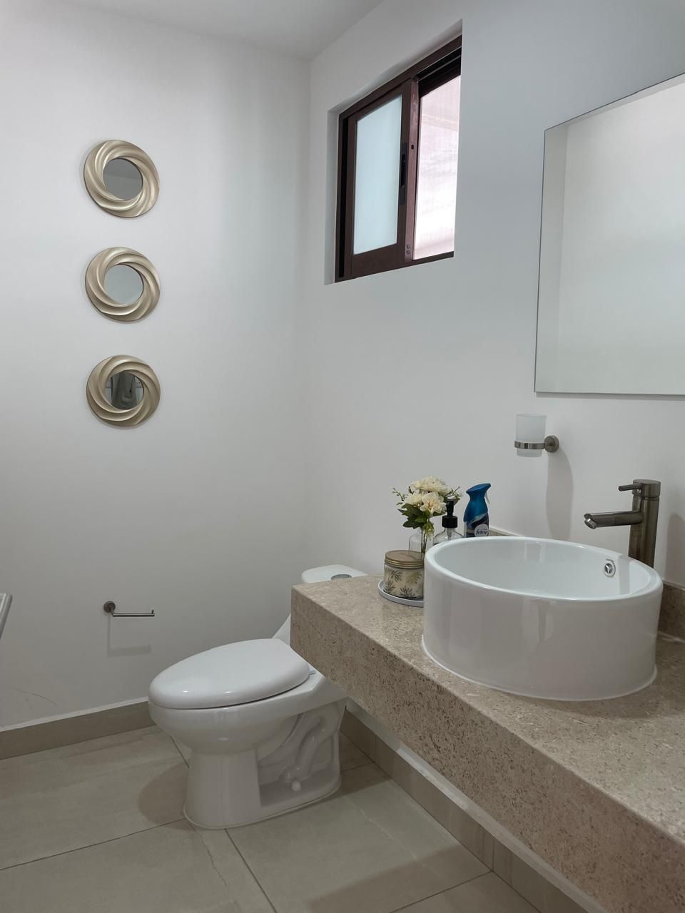 15 de 26: Medio Baño