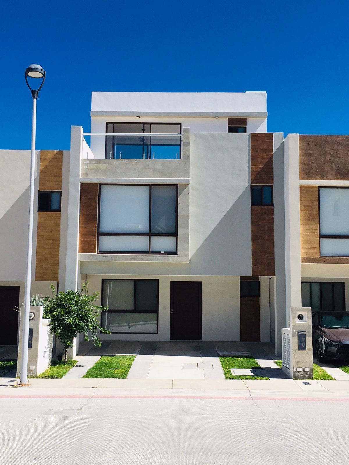 1 de 26: Fachada Principal