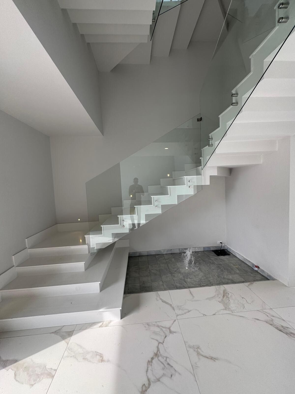 5 of 11: Escaleras