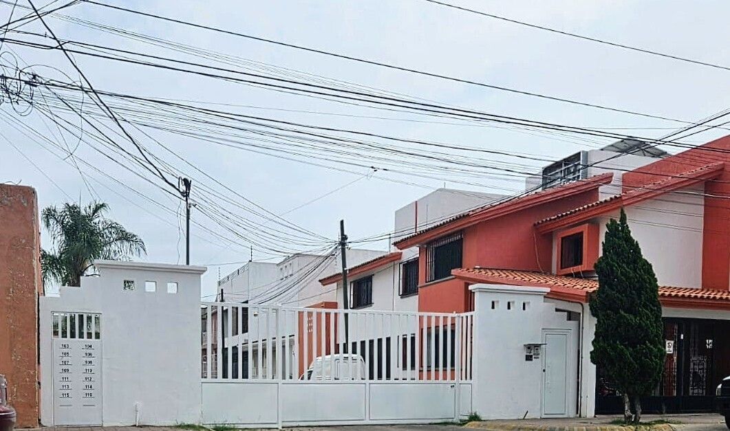 1 of 15: PORTON ELECTRICO