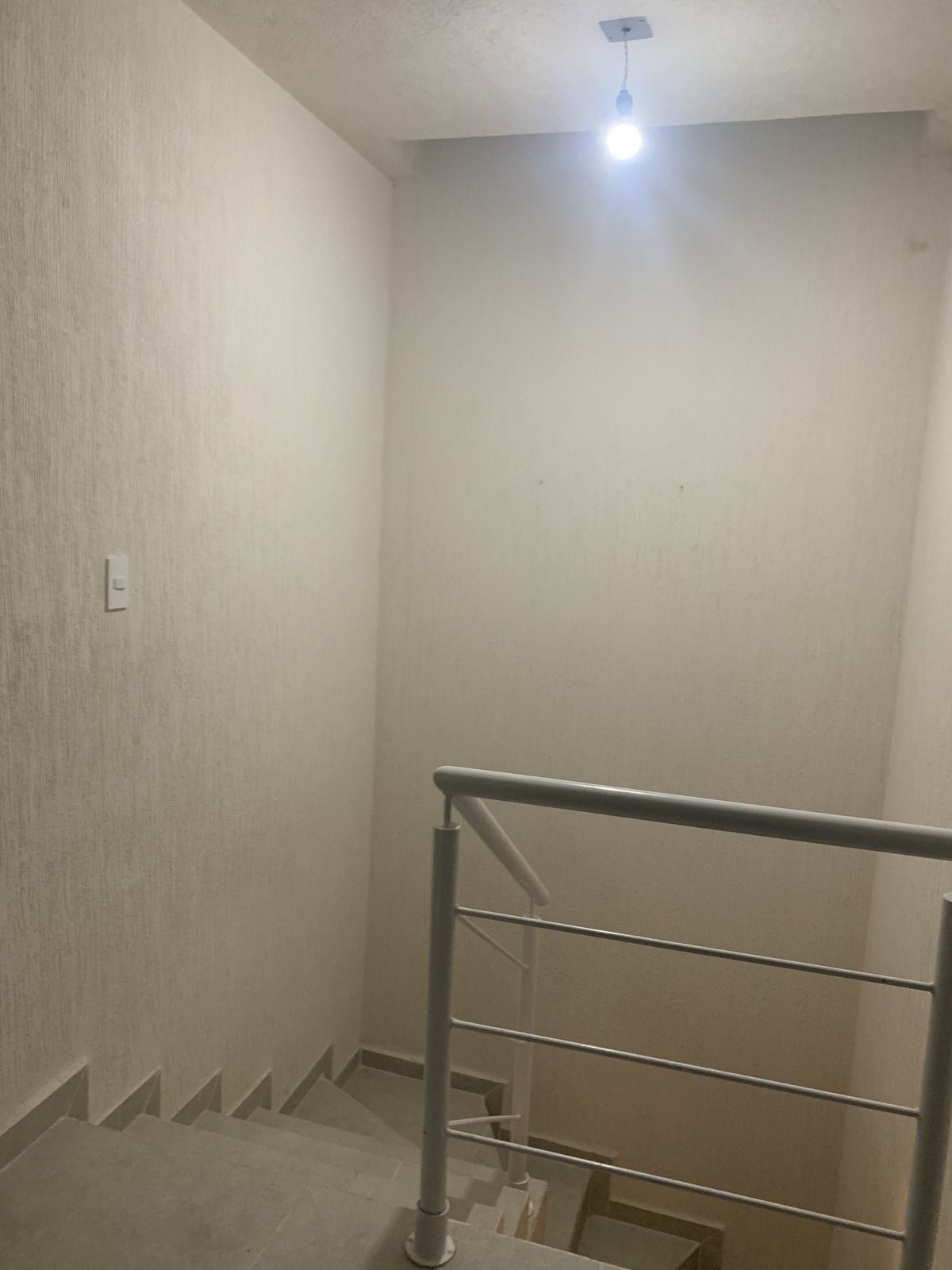 14 of 21: Escalera