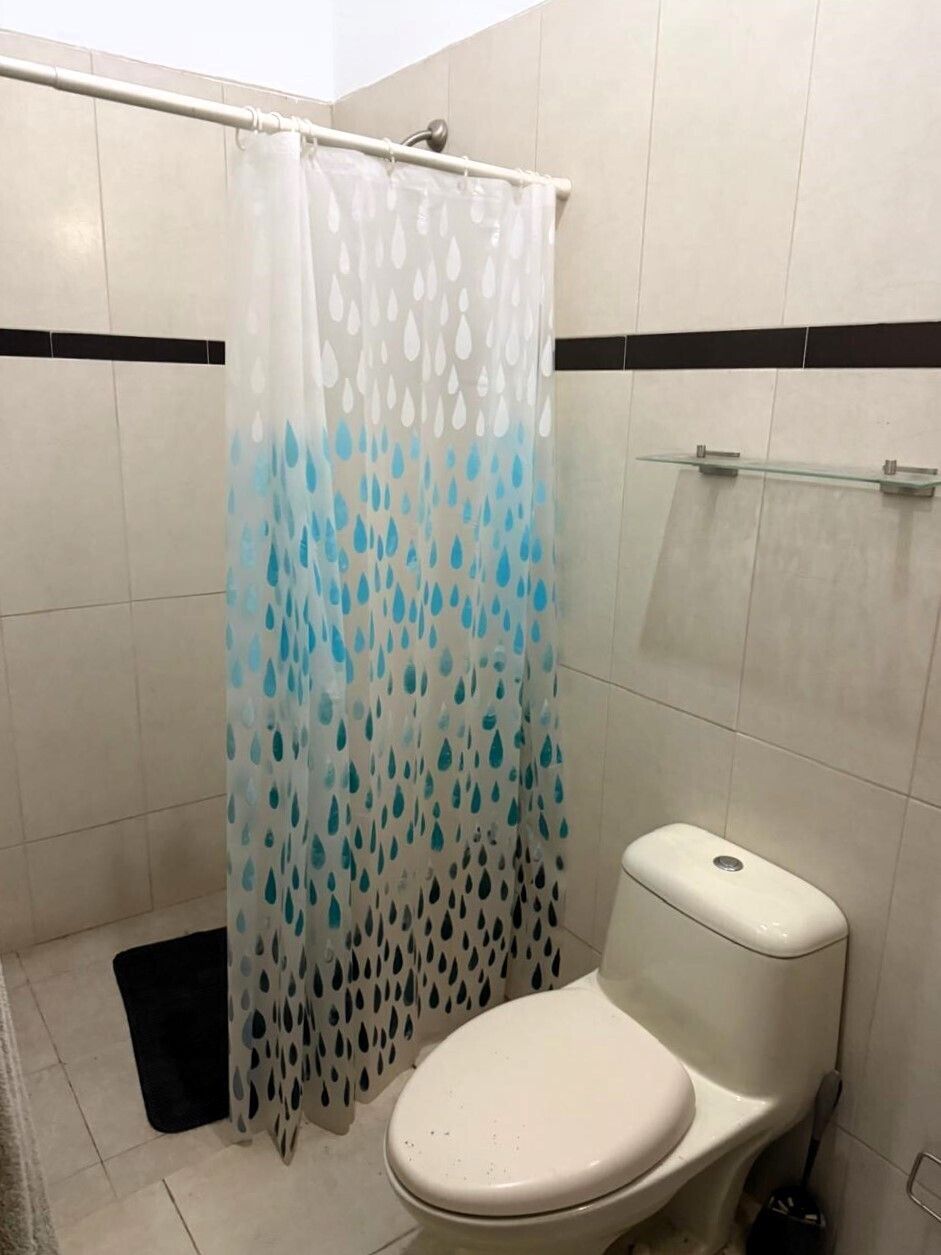 8 de 21: Baño del cuarto de visitas
