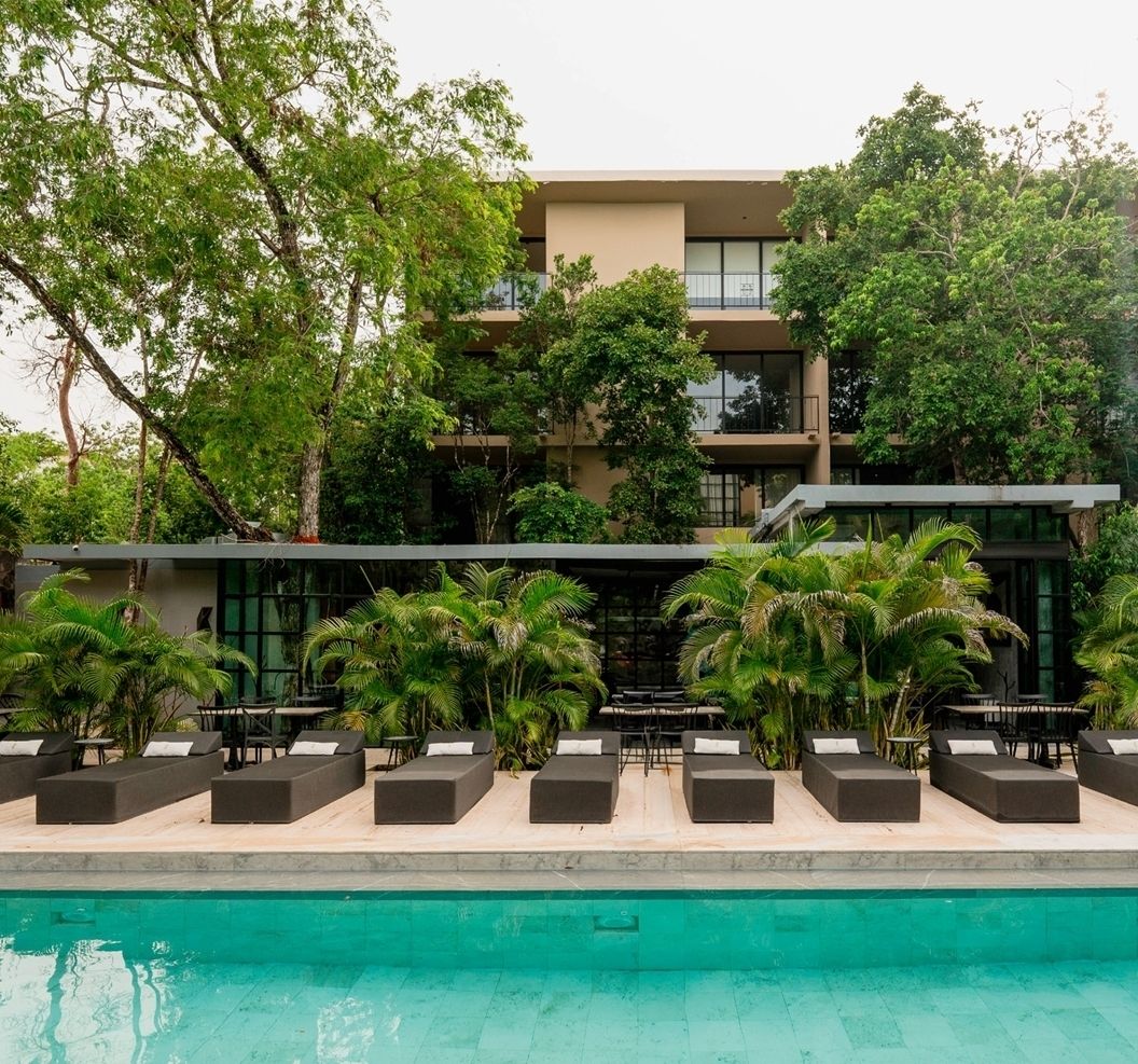 6 of 25: ULTIMA TORRE ART HOUSE SIGNATURE/7