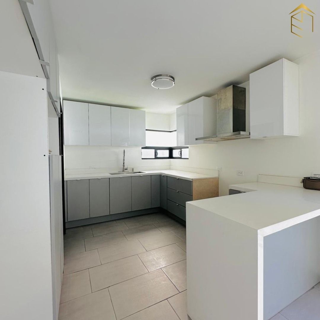 3 of 9: cocina
