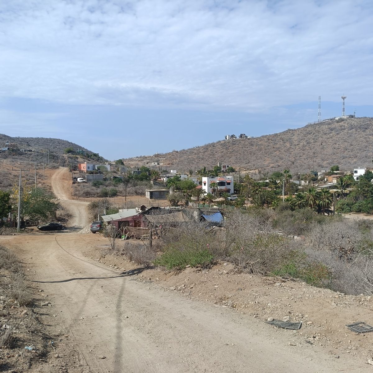 10 of 12: Calle de acceso