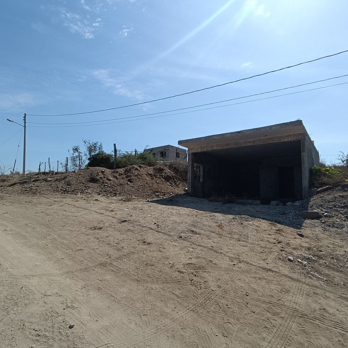 8 de 10: Construcción frente a lote 008