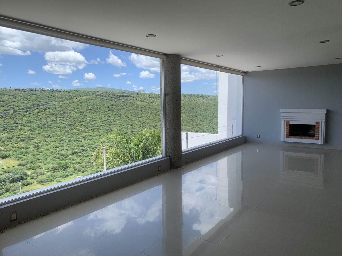 Sala con chimenea