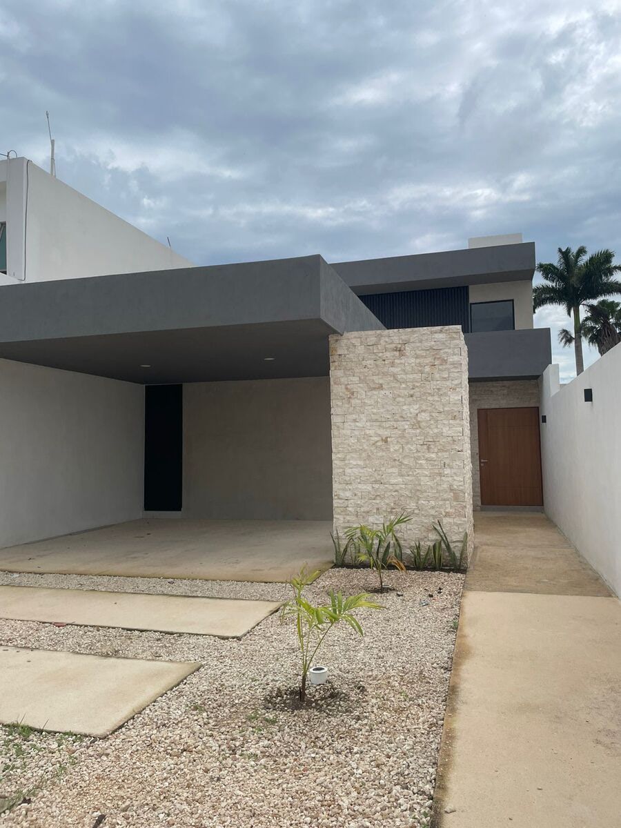 Casa en Venta de Entrega Inmediata de 3 Recámaras en Cholul con Patio