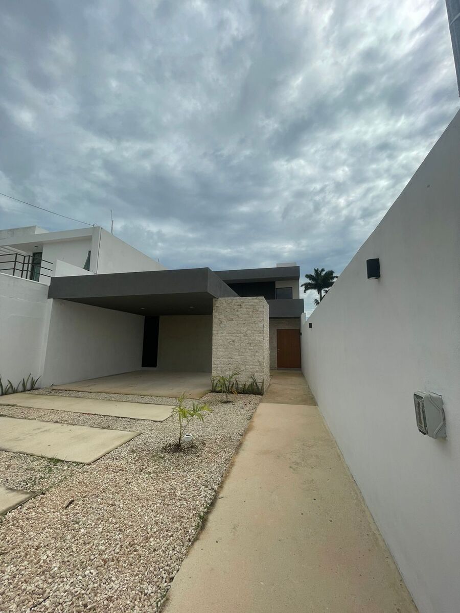 2 de 15: Fachada Principal