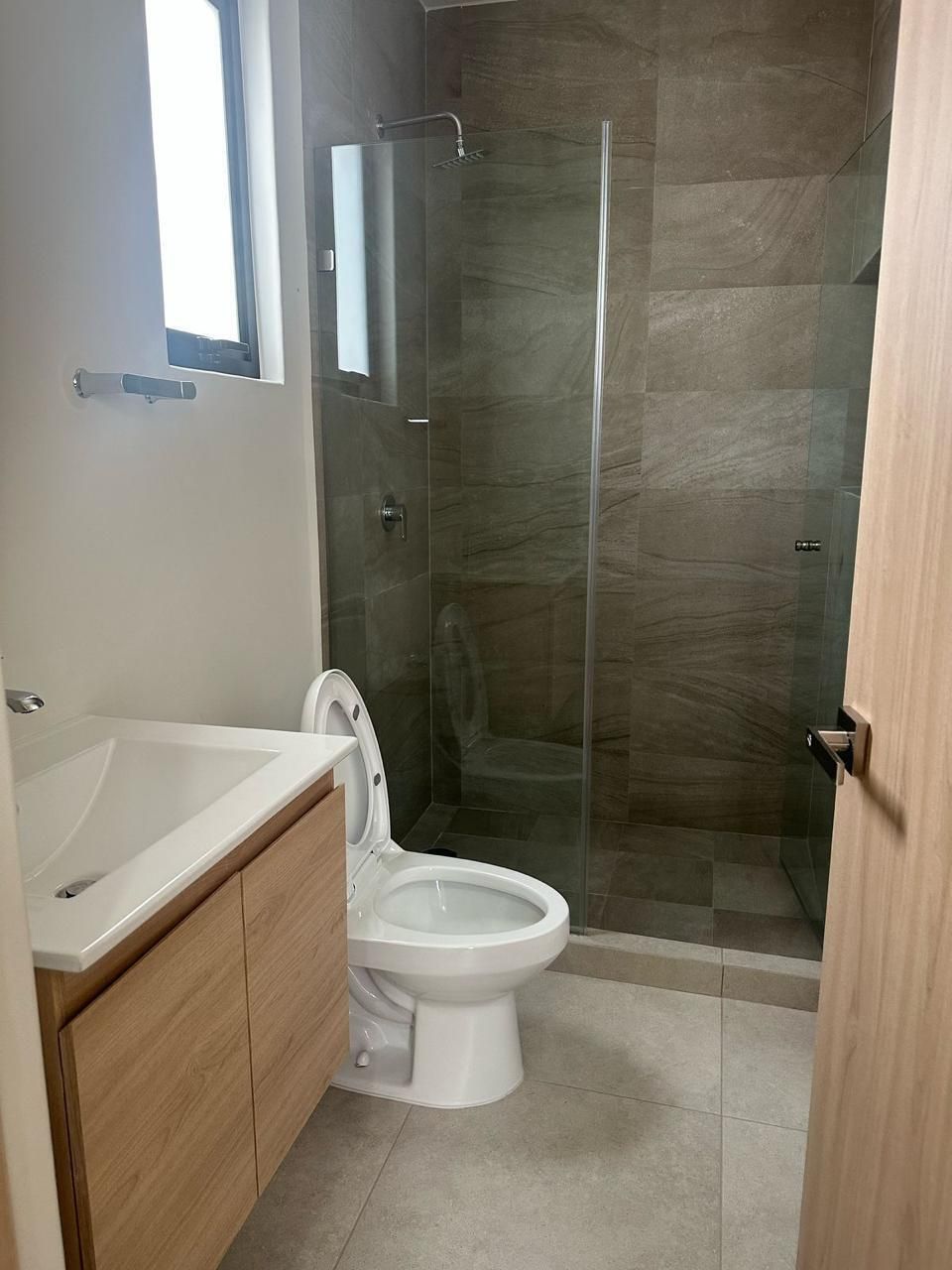 2 de 14: BAÑO COMPLETO