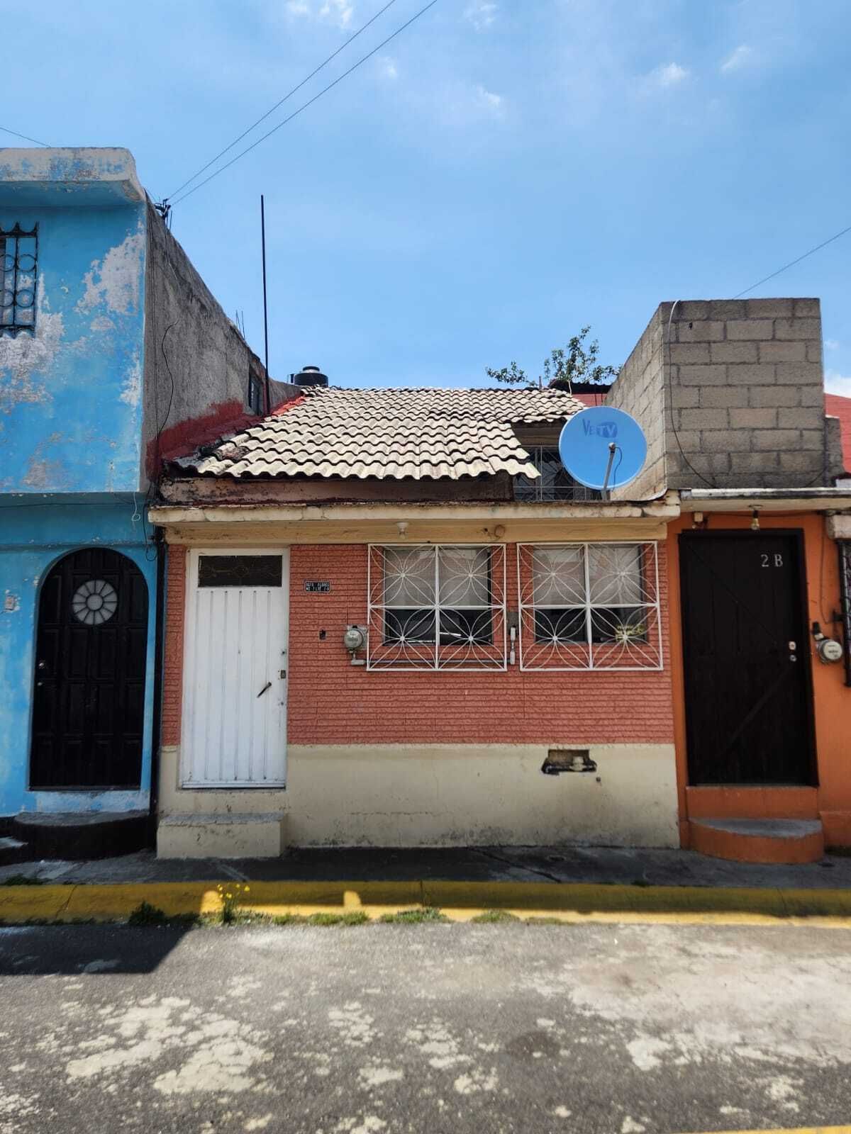 1 of 20: Fachada Principal