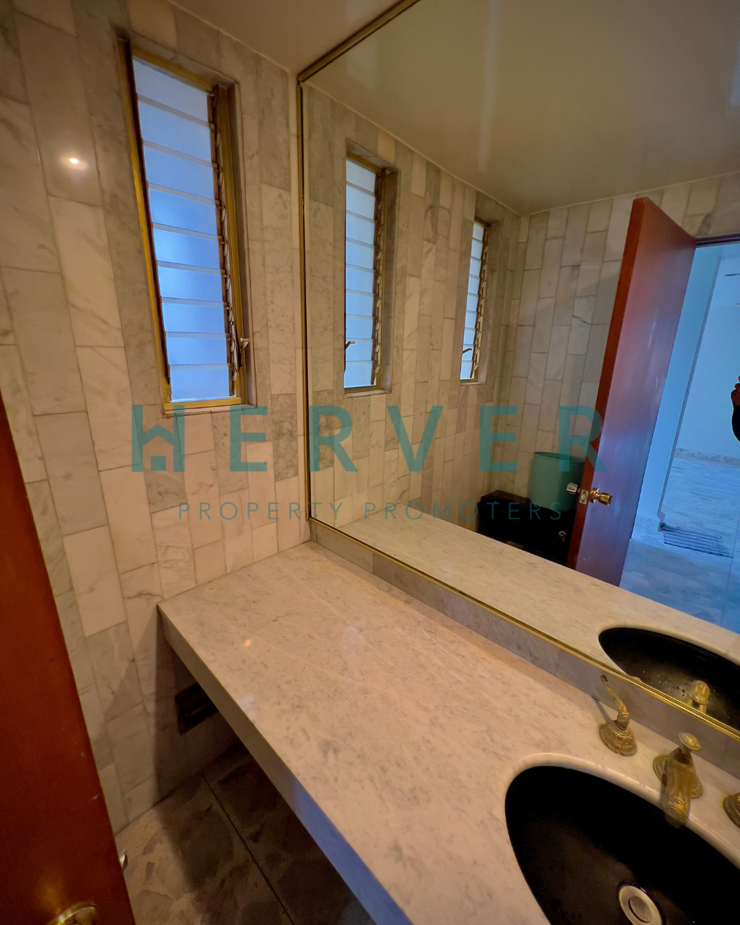 3 of 20: MEDIO BAÑO P/VISITAS