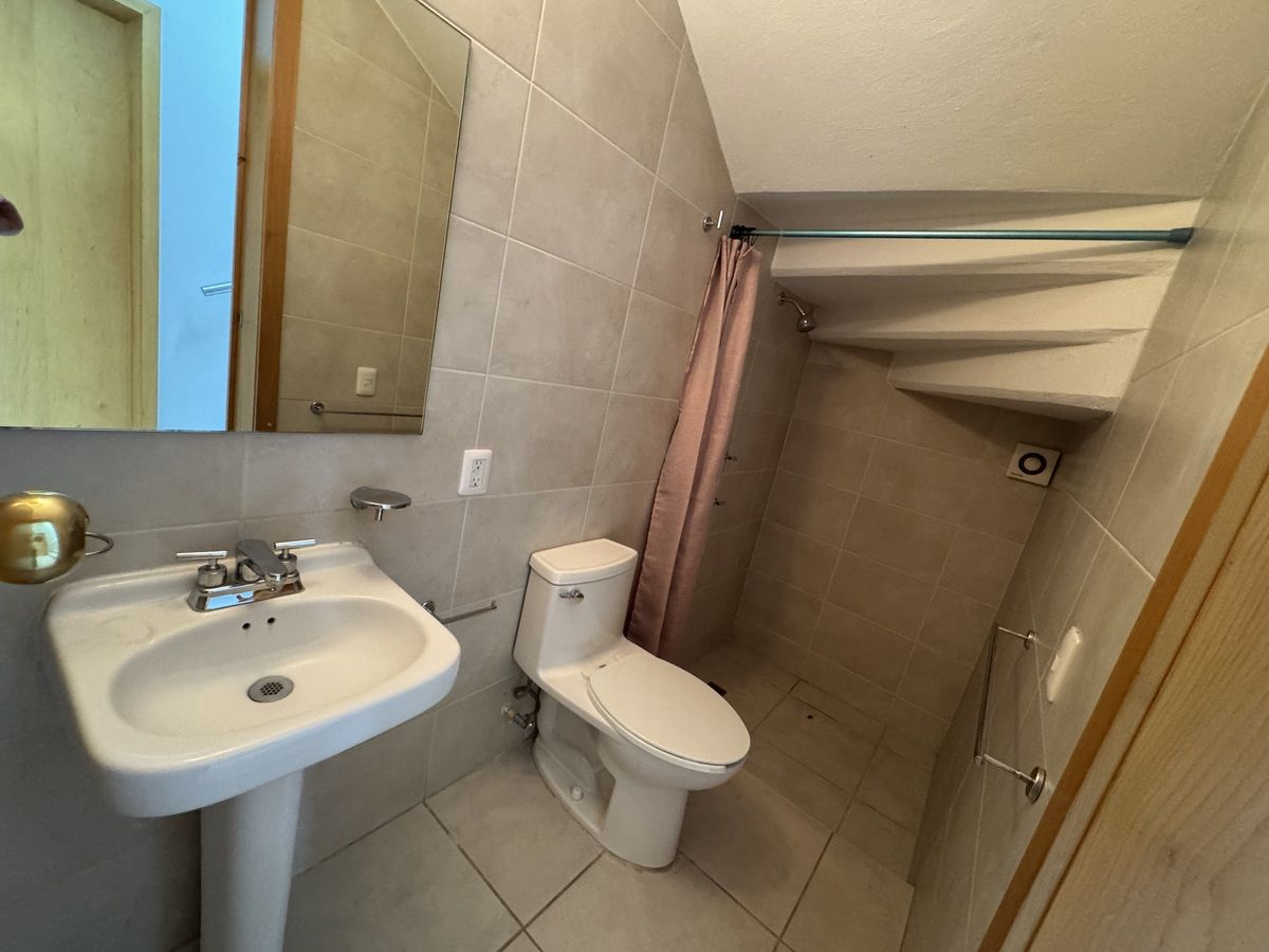 9 de 32: Baño completo PB