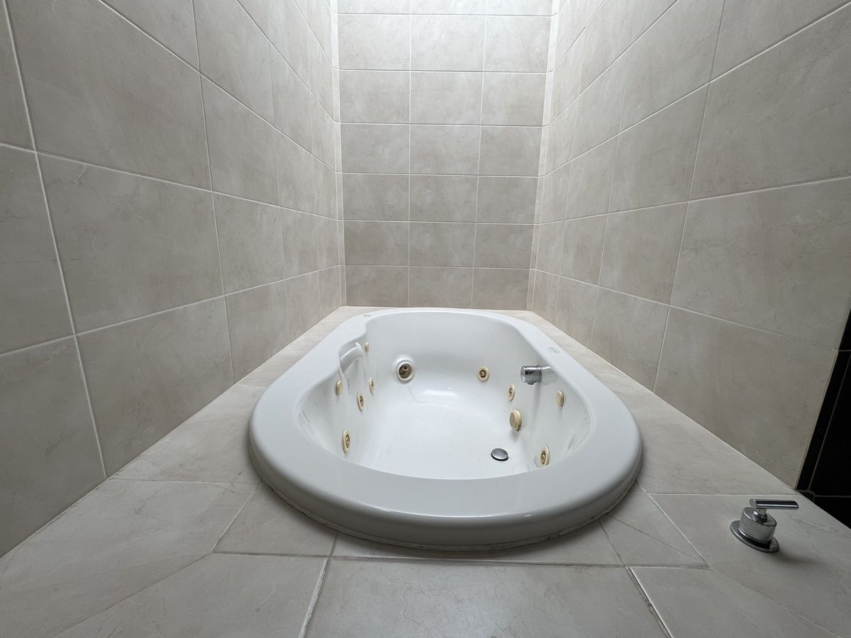 19 de 32: Jacuzzi rec ppal