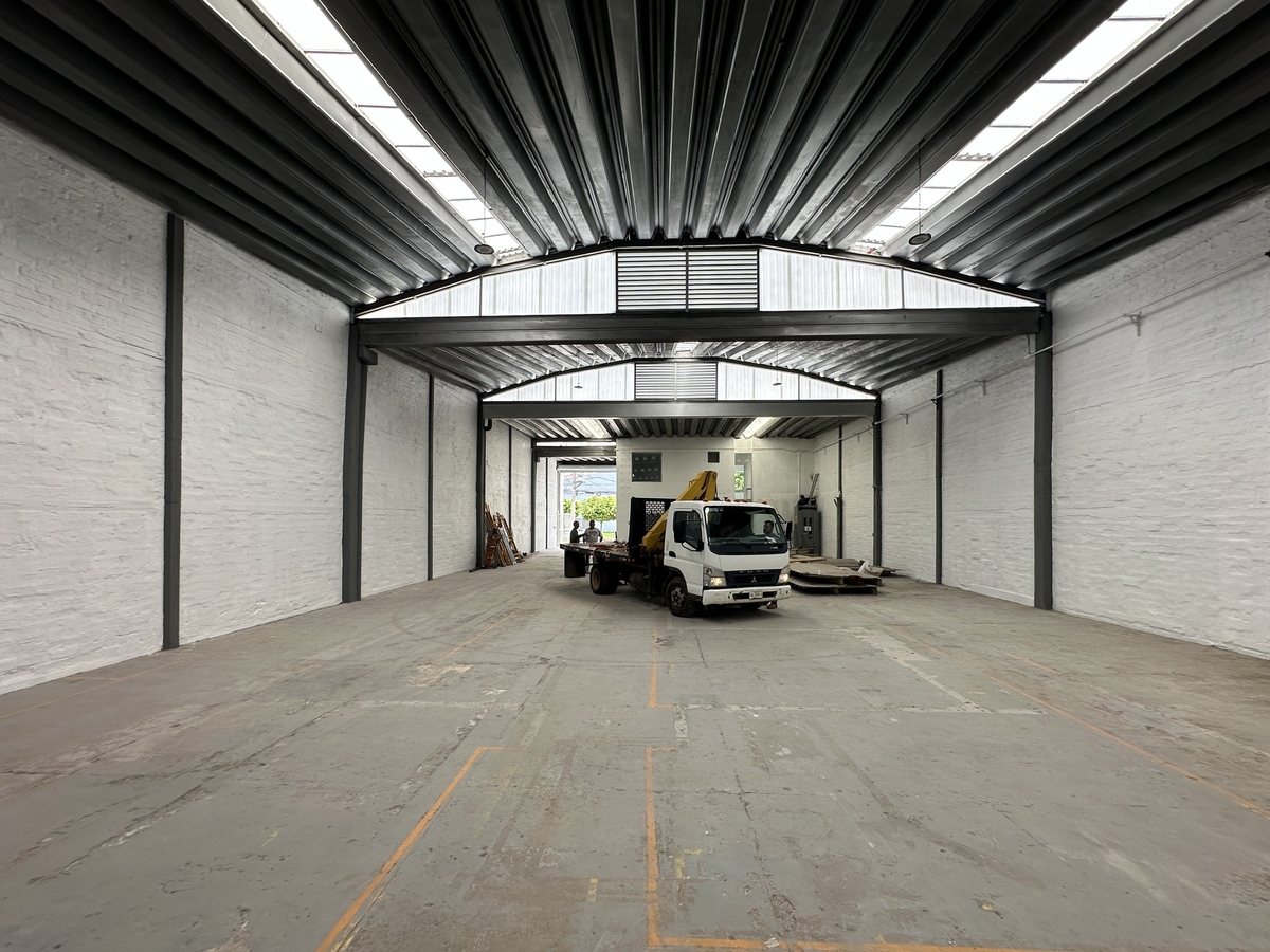 1 de 7: vista del Interior Bodega Belenes Venta 700 M2 Zapopan norte