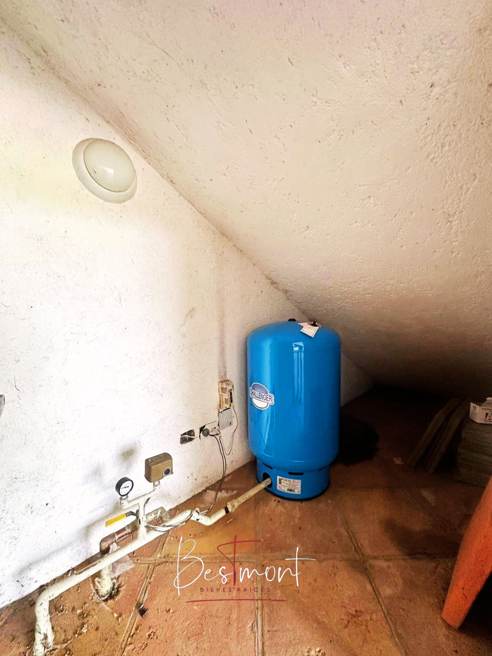 3 de 33: Bodega en cochera