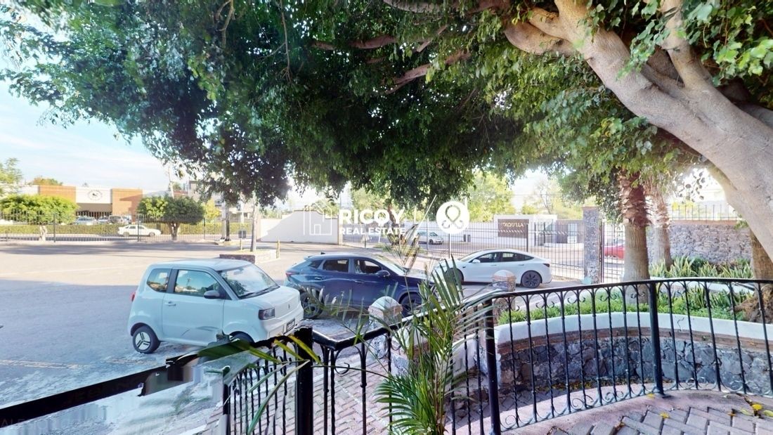 4 de 43: Estacionamiento