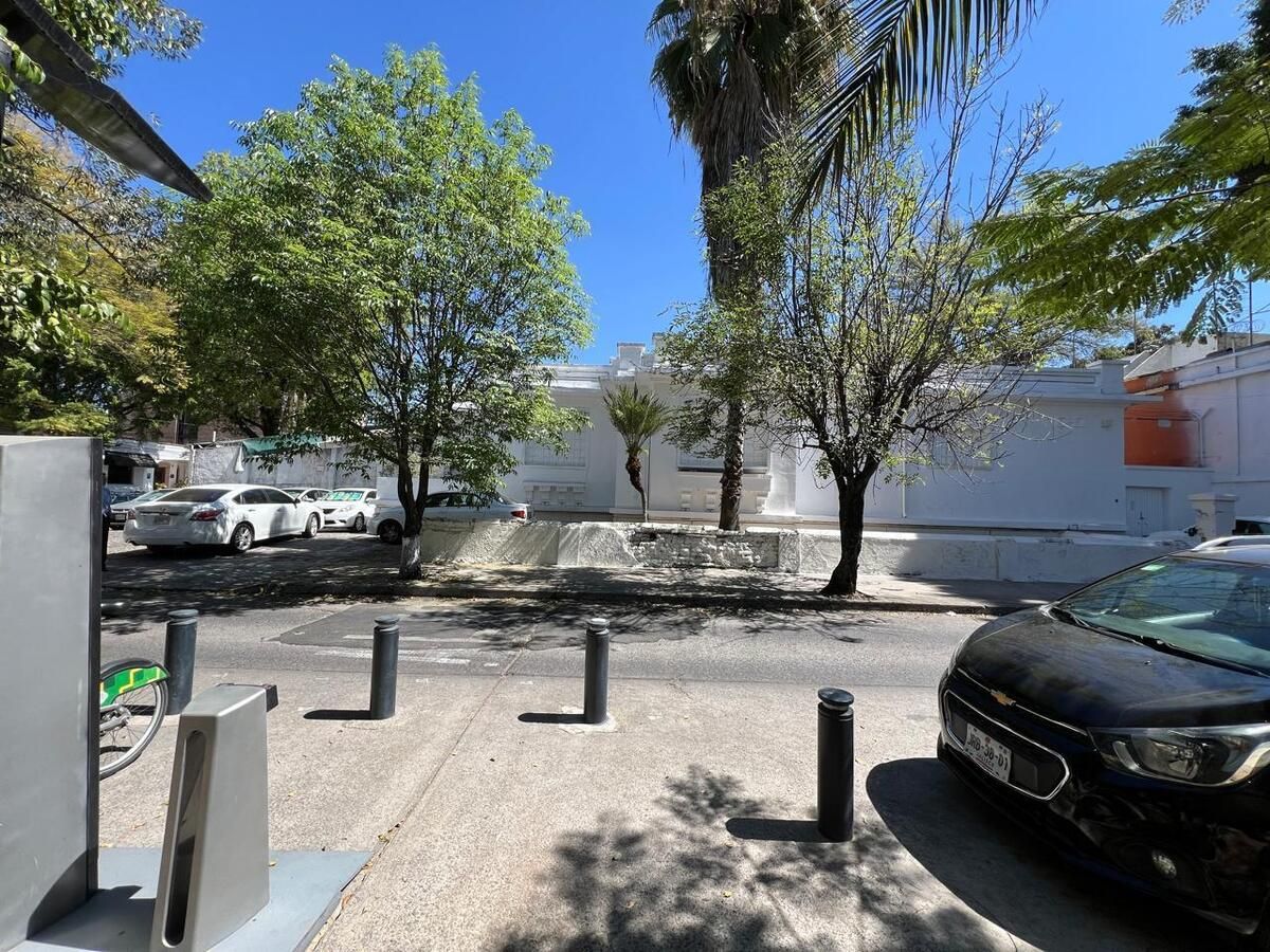 VENTA TERRENO AV. LA PAZ / INVERSIONISTAS CONSTRUCTORES - foto 1