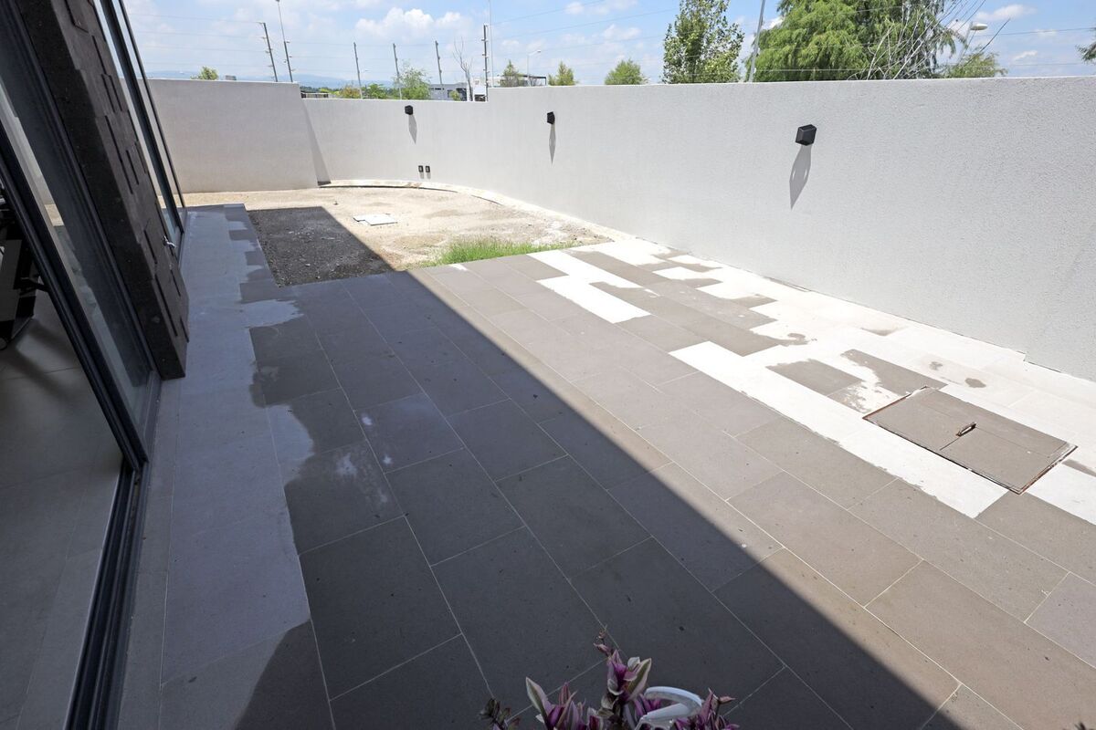 6 of 28: AmpliaTerraza con Jardin