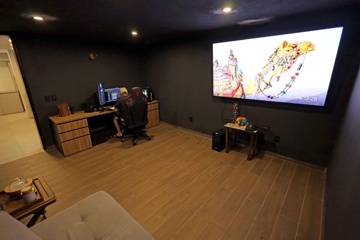 13 of 28: Sala de TV