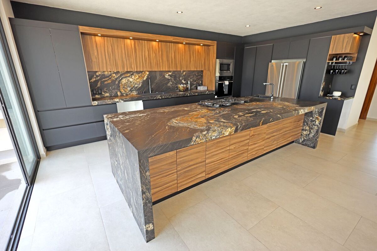 10 of 28: Cocina de lujo