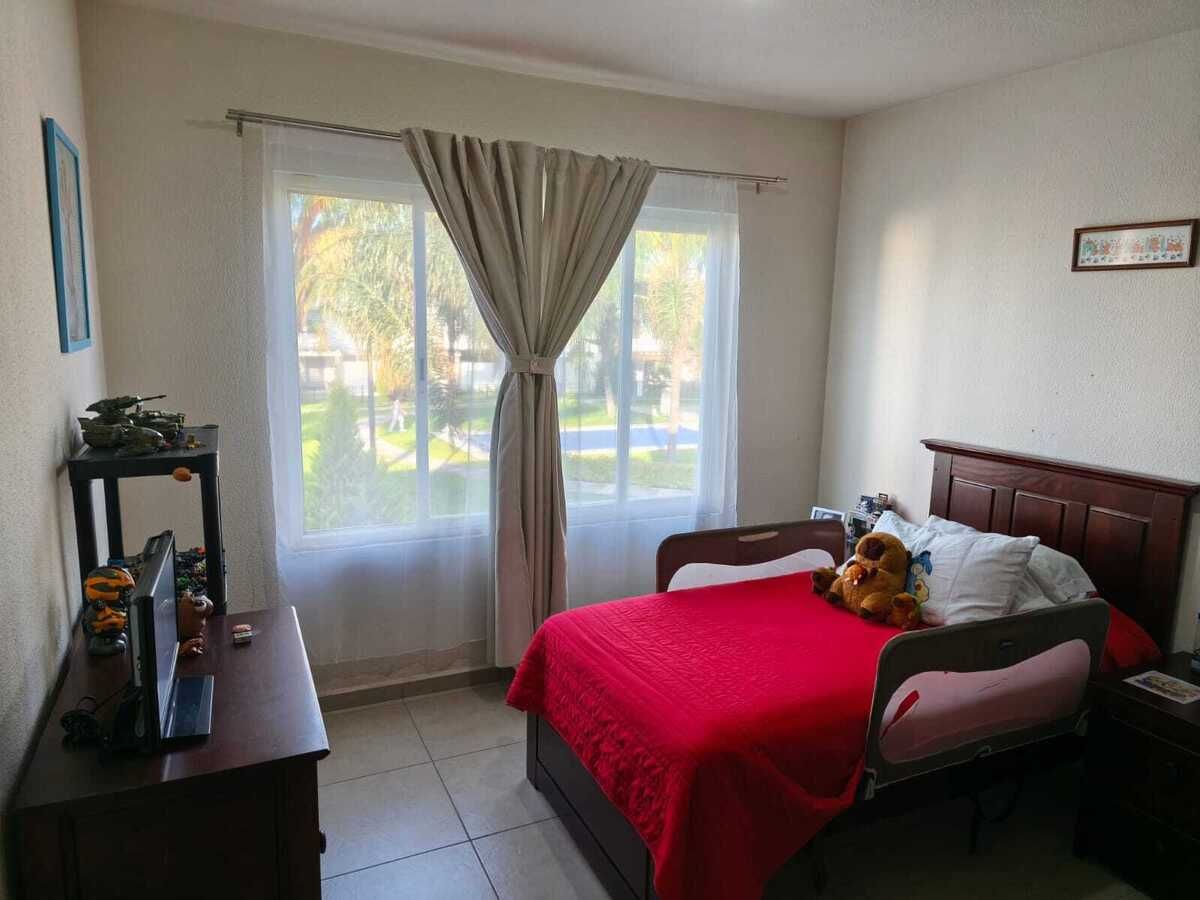 CASA EN VENTA en Corregidora Paseos del Bosque Modelo Naranjo