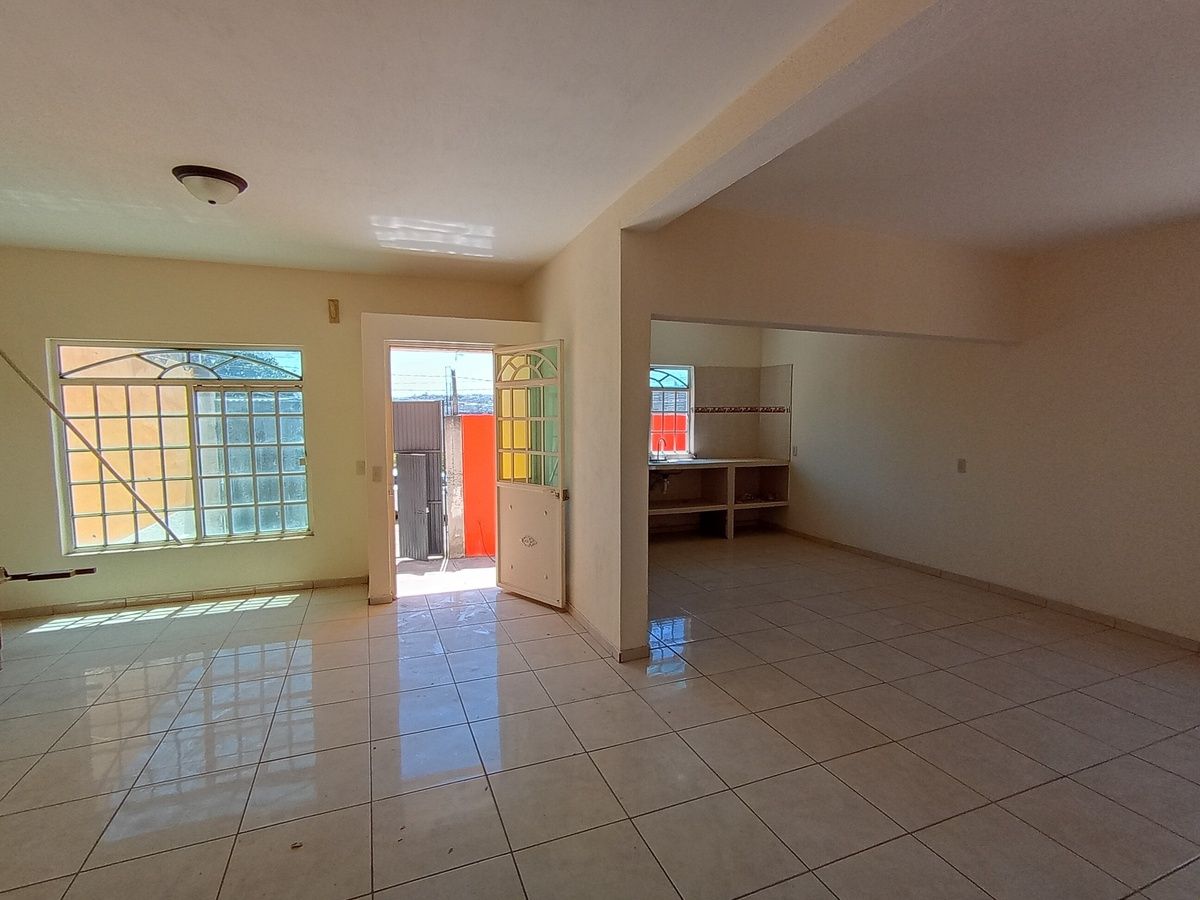 Oportunidad: Casa en Venta de 1 Planta con Terraza y 350 m² de Jardín en Zapopan - foto 3