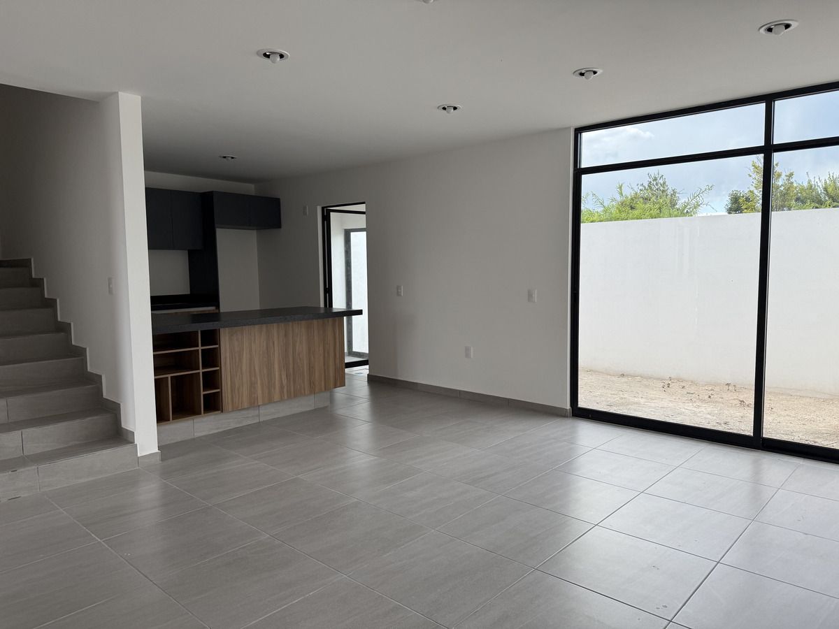 2 of 16: COMEDOR SALA Y COCINA
