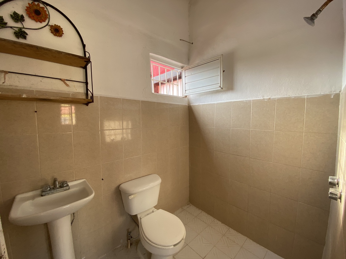 8 of 14: Baño completo