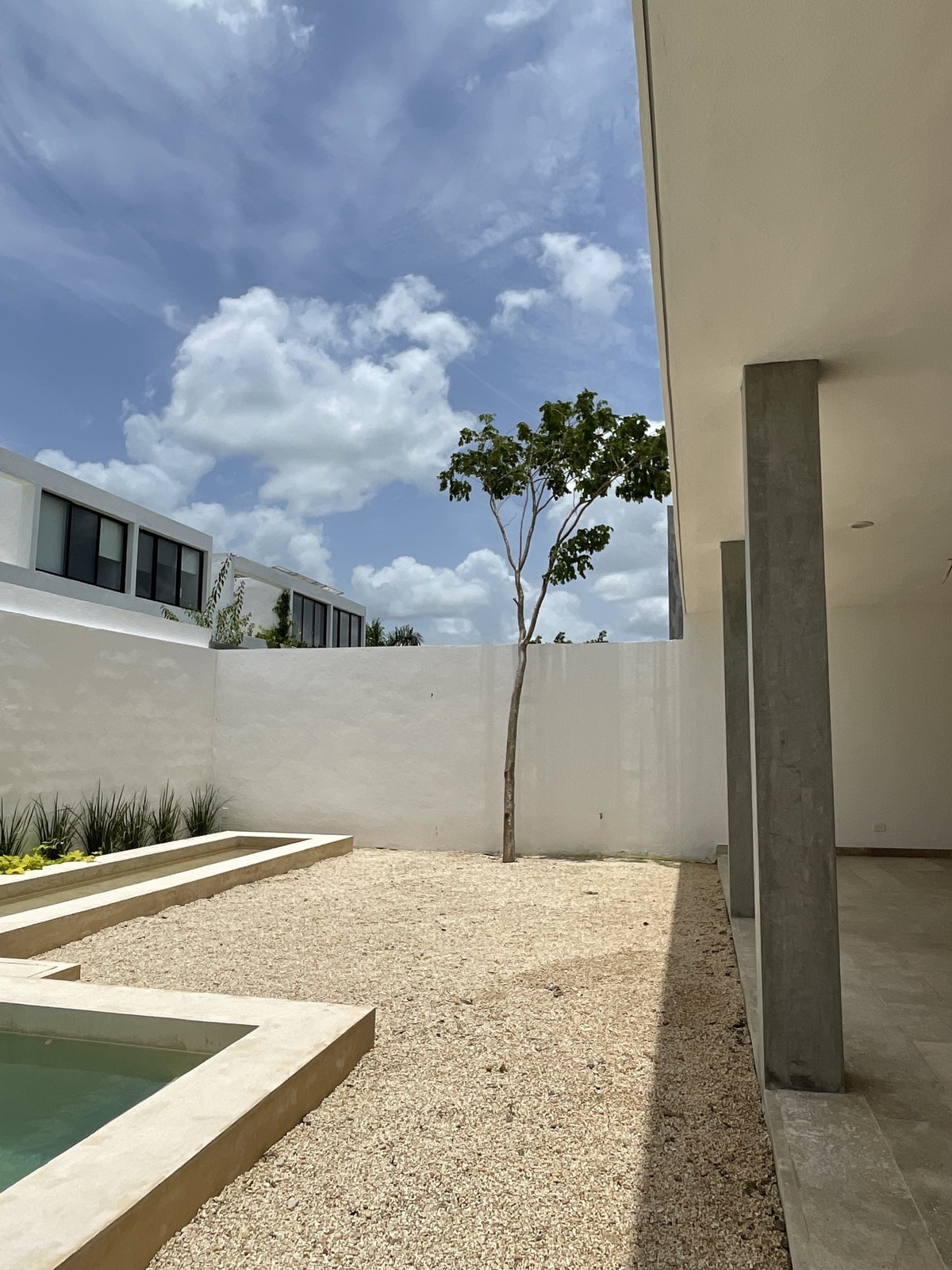10 de 34: Jardín posterior