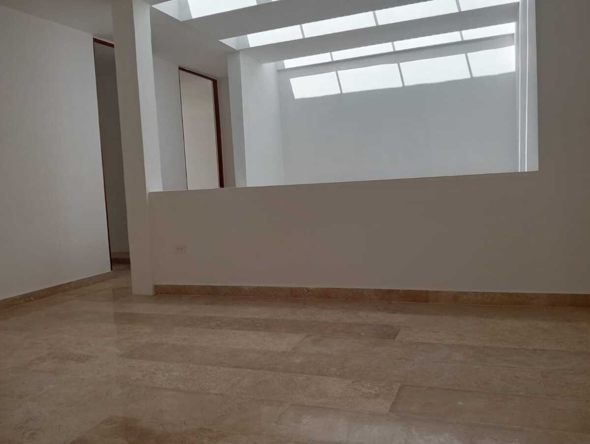 20 de 34: Sala de T V planta alta