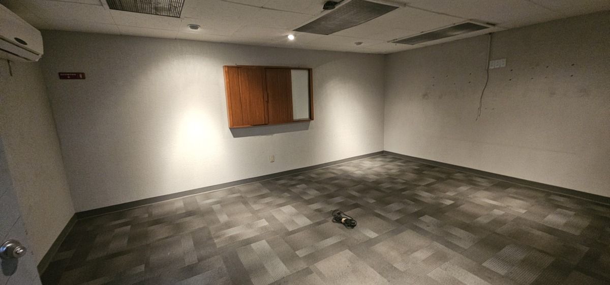 11 of 19: sala de juntas