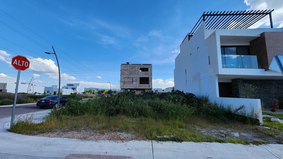 1 de 16: Frente del terreno