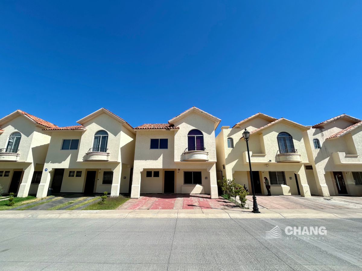 2 de 44: Fachada