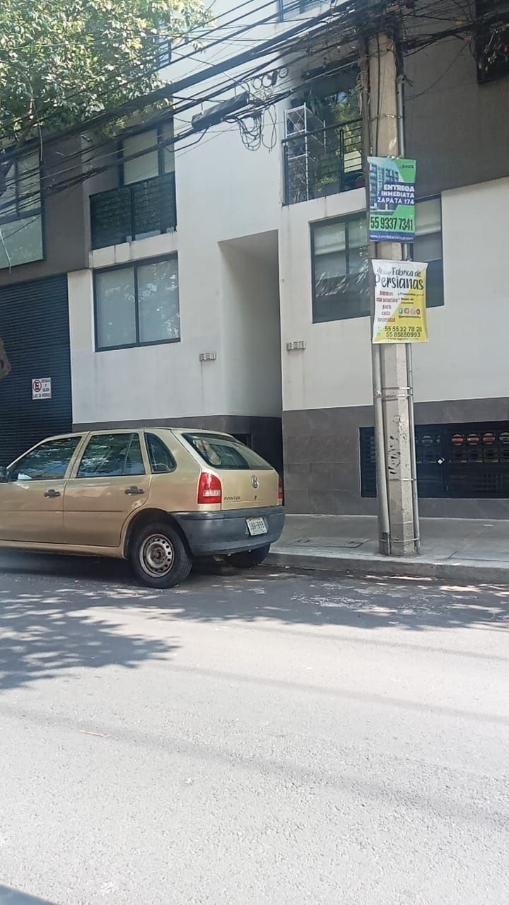 1 de 12: FACHADA