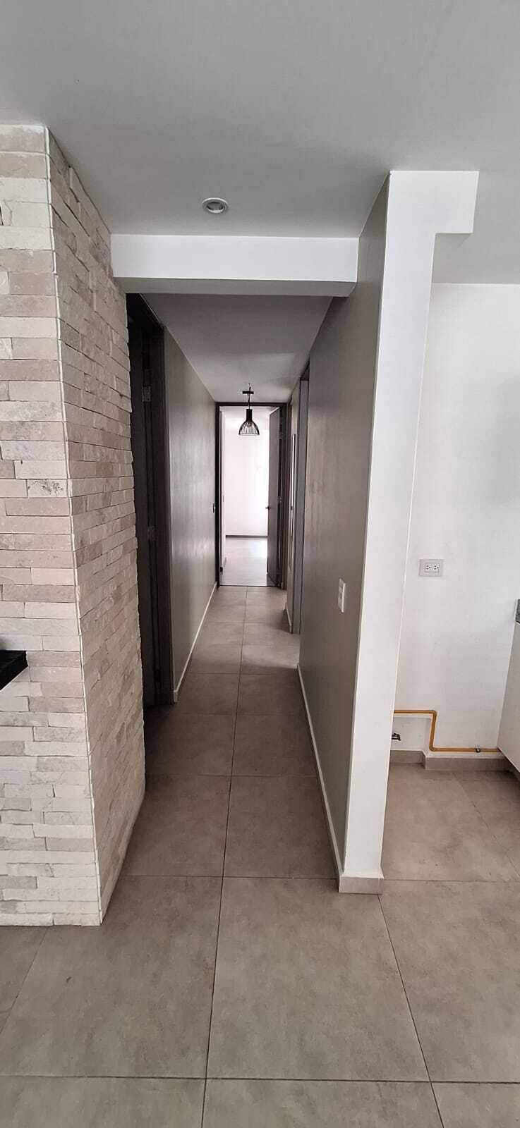 5 de 12: PASILLO A RECAMARAS, BAÑOS Y CUARTO DE LAVADO