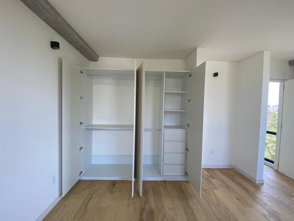 3 de 13: Amplio closet